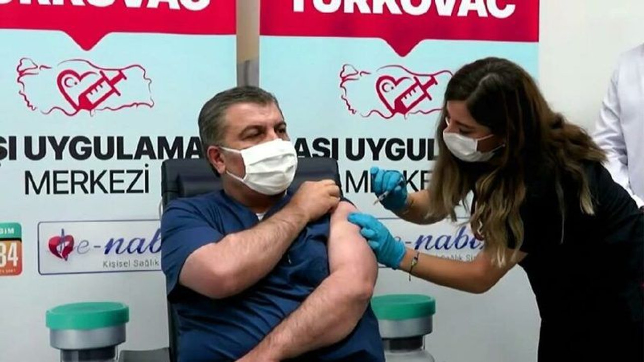 TURKOVAC aşısı yaptıran Bakan Koca’dan çağrı