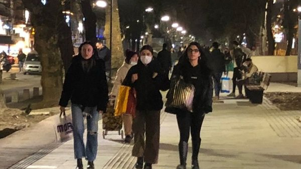 Yasaksız yılbaşında sokaklar doldu