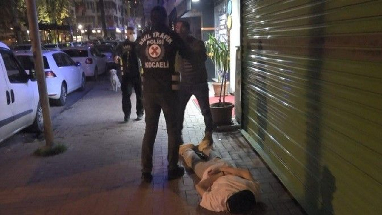 2022 kanlı başladı. İki grup arasında bıçaklı kavga!