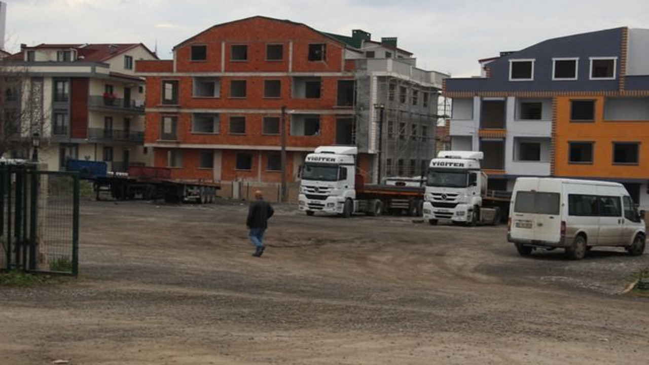 Tır garajında bıçaklandı!
