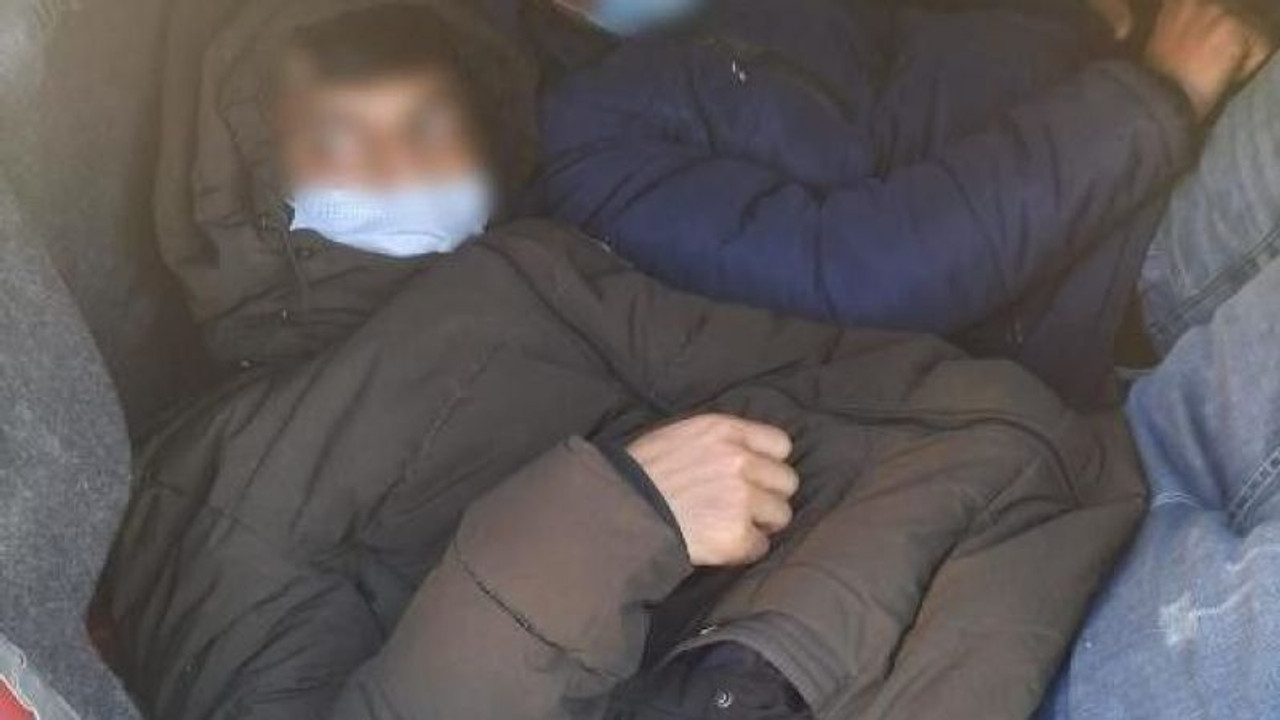 Kaçak göçmenler bagajda saklanırken bulundu