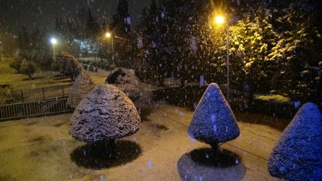 Kocaeli’de kar yağışı zor anlar yaşattı