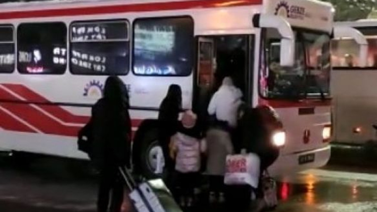 Yolda kalan vatandaşların imdadına polis ve belediye yetişti