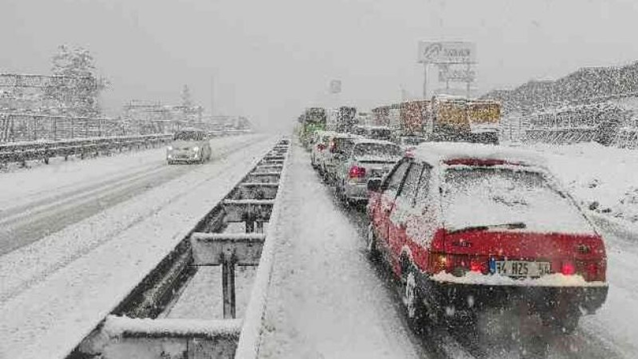 İstanbul yönü ulaşıma kapandı