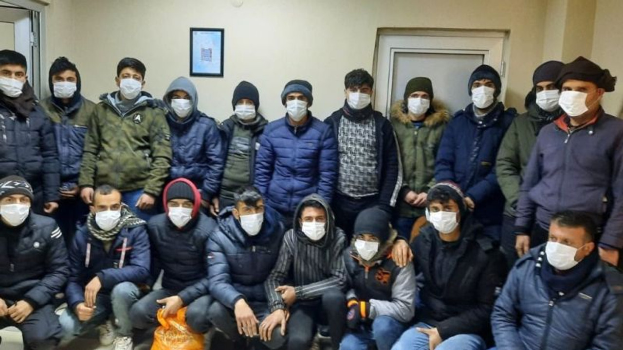 TEM'de durdurulan araçtan 21 kaçak göçmen çıktı