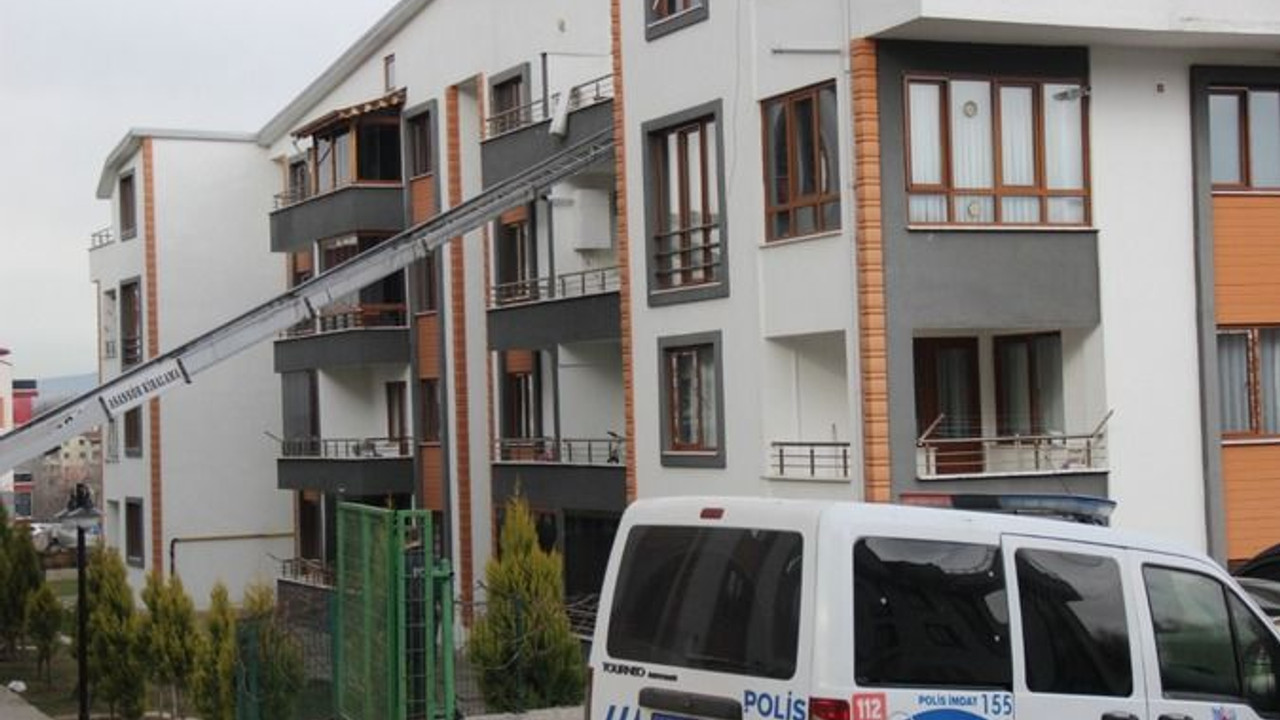 Eşya taşırken dördüncü kattan düştü!