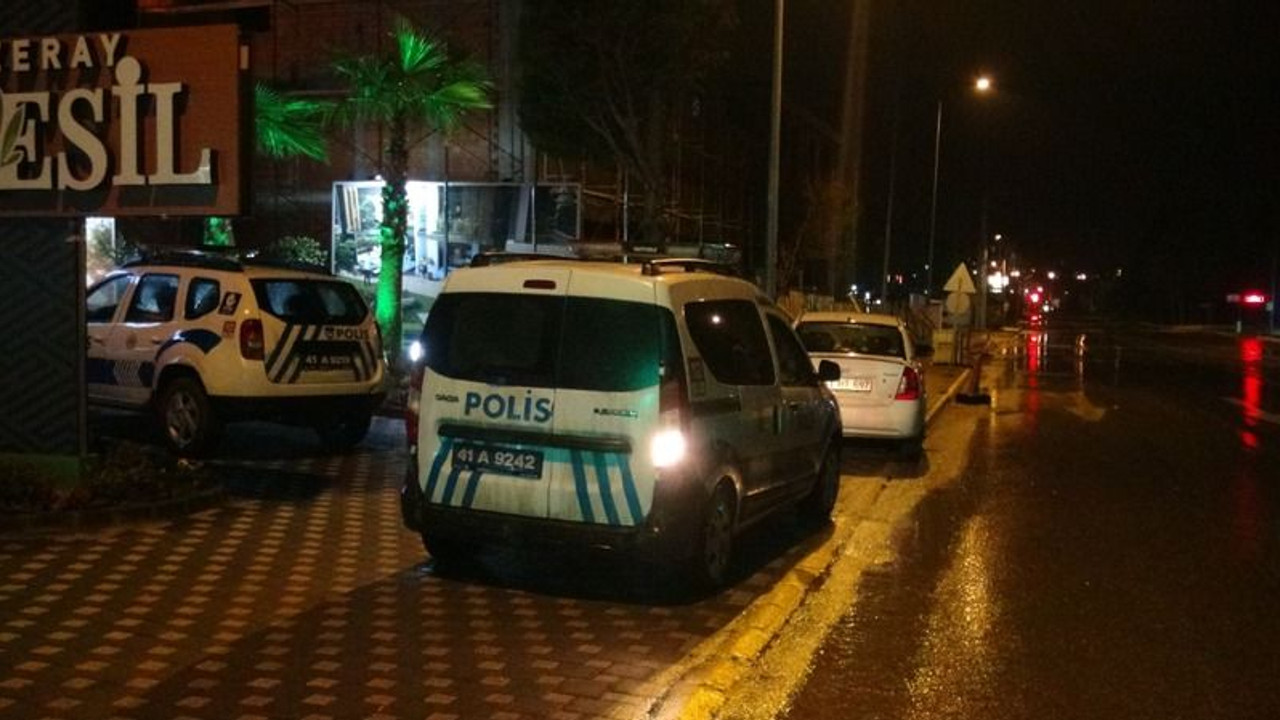 Bekçi, hırsızlar tarafından bıçaklandı!