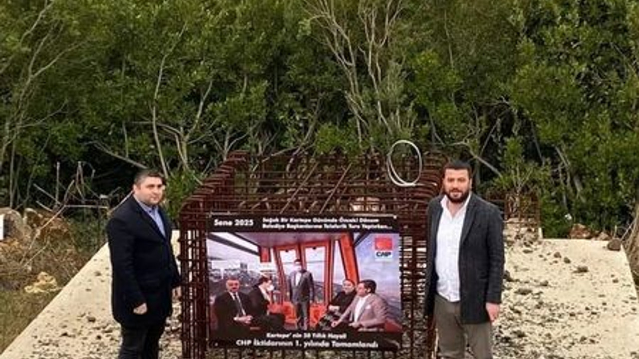 CHP’li gençler Büyükakın’ı teleferiğe bindirdi “50 yıllık hayal kursakta kaldı”