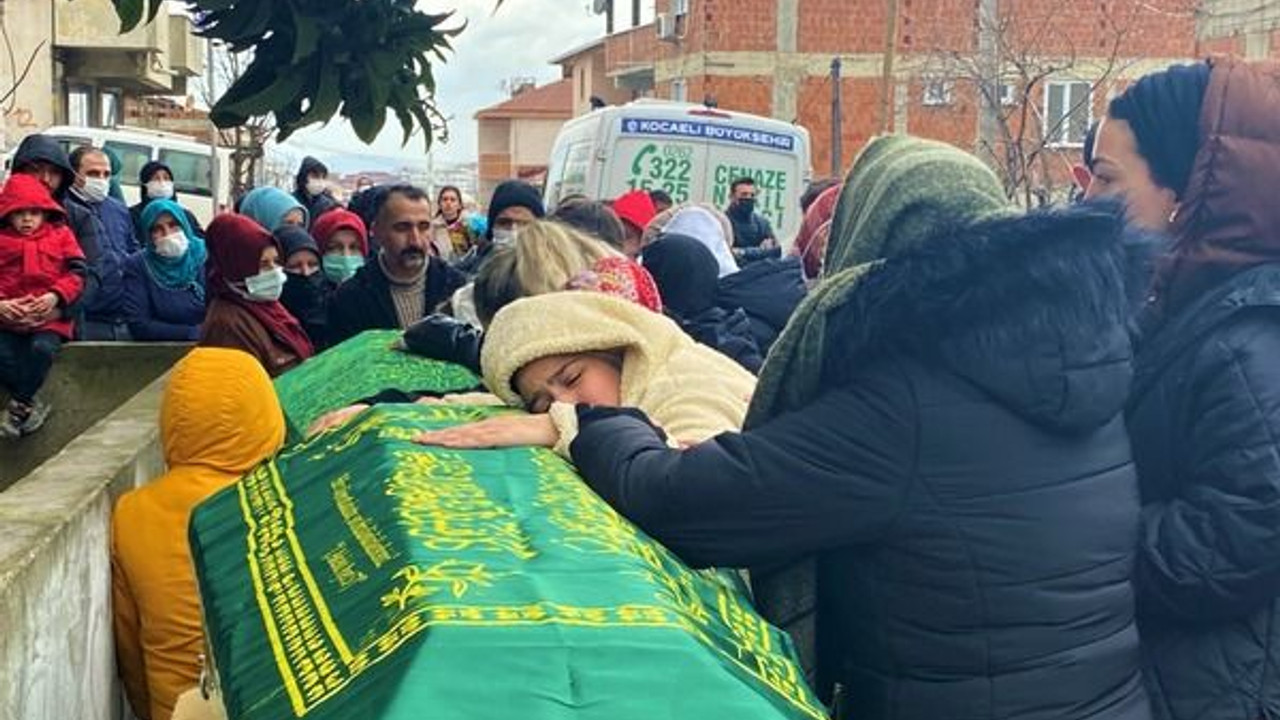 Kurşunlanarak katledilen kadınlar son yolculuğuna uğurlandı