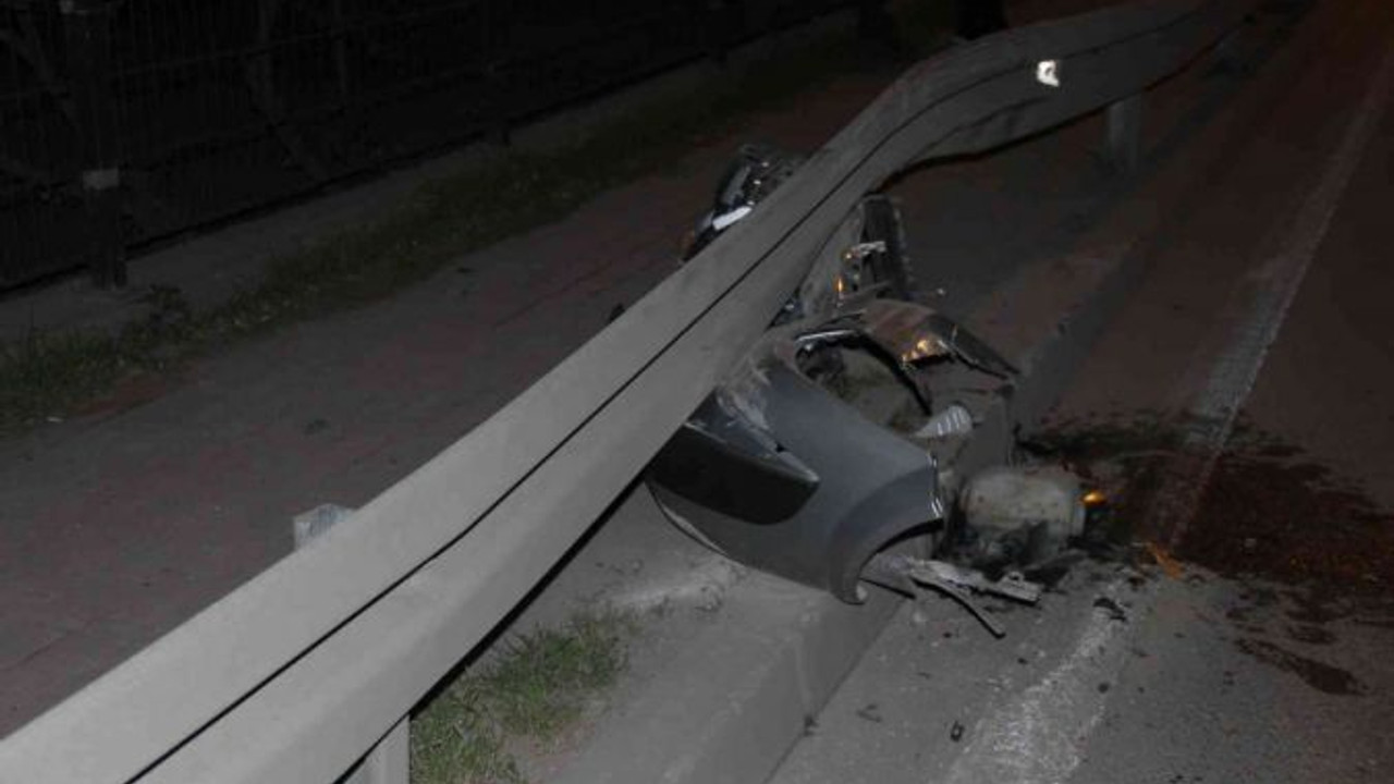 Tır ile otomobil çarpıştı, trafik felç oldu