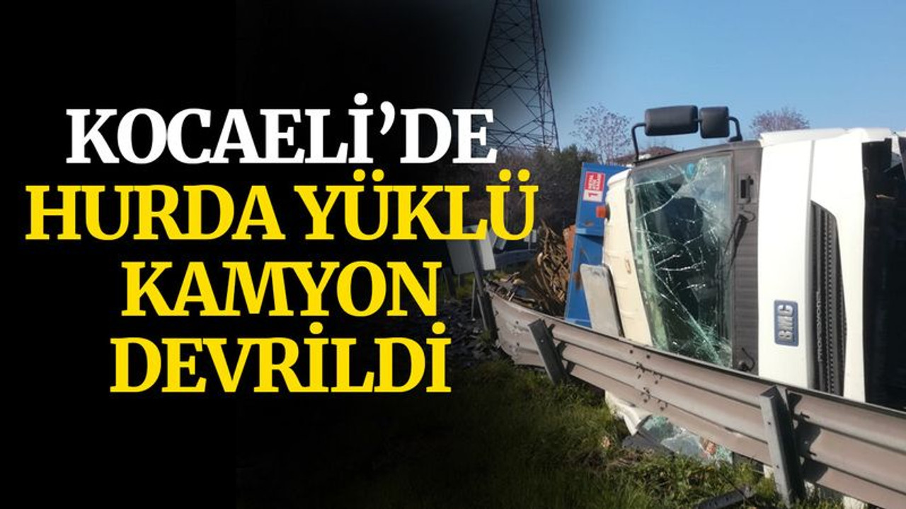 Kocaeli’de hurda yüklü kamyon devrildi