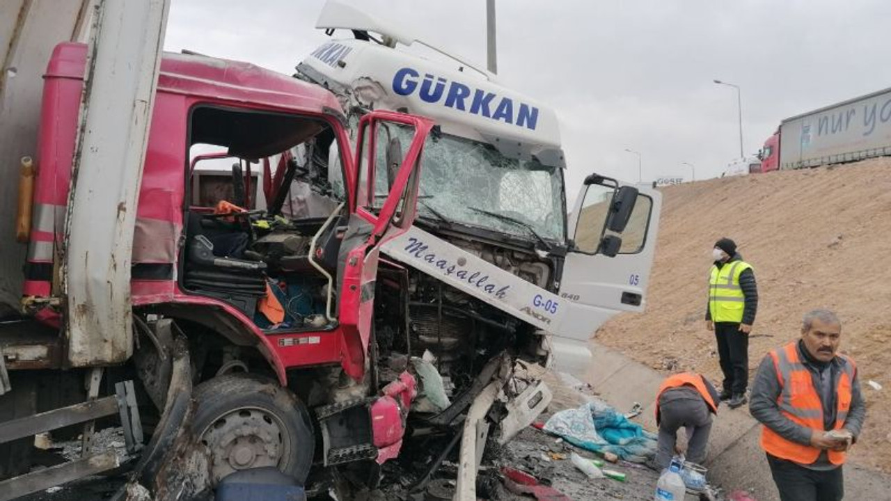 Kafa kafaya çarpıştılar: Yaralılar var!