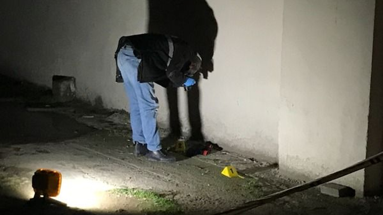 Tabancayla oynarken kendini ve arkadaşını yaraladı!