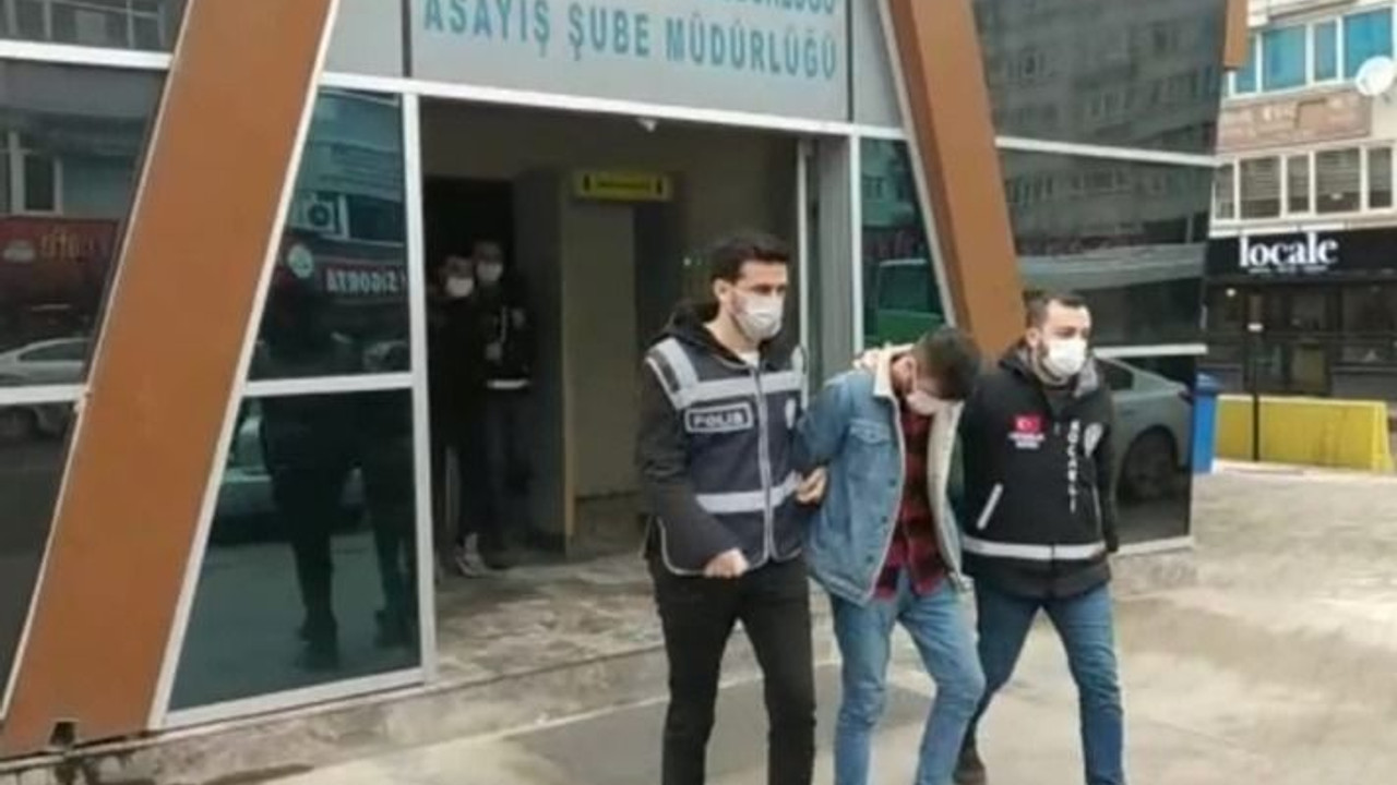 Evden 250 bin liralık ziynet eşyası çalmışlar