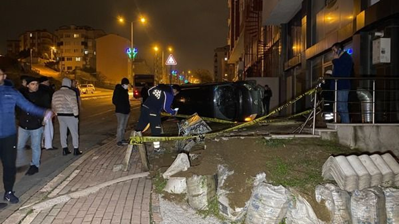 Park halindeki araca çarpıp takla attı!