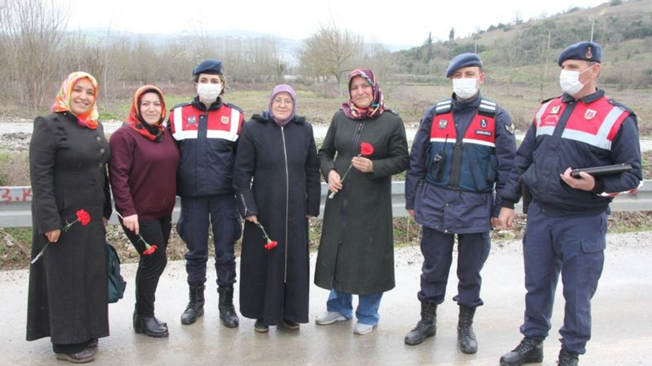 Jandarma ekipleri bu kez sadece kadın sürücüleri durdurdu: