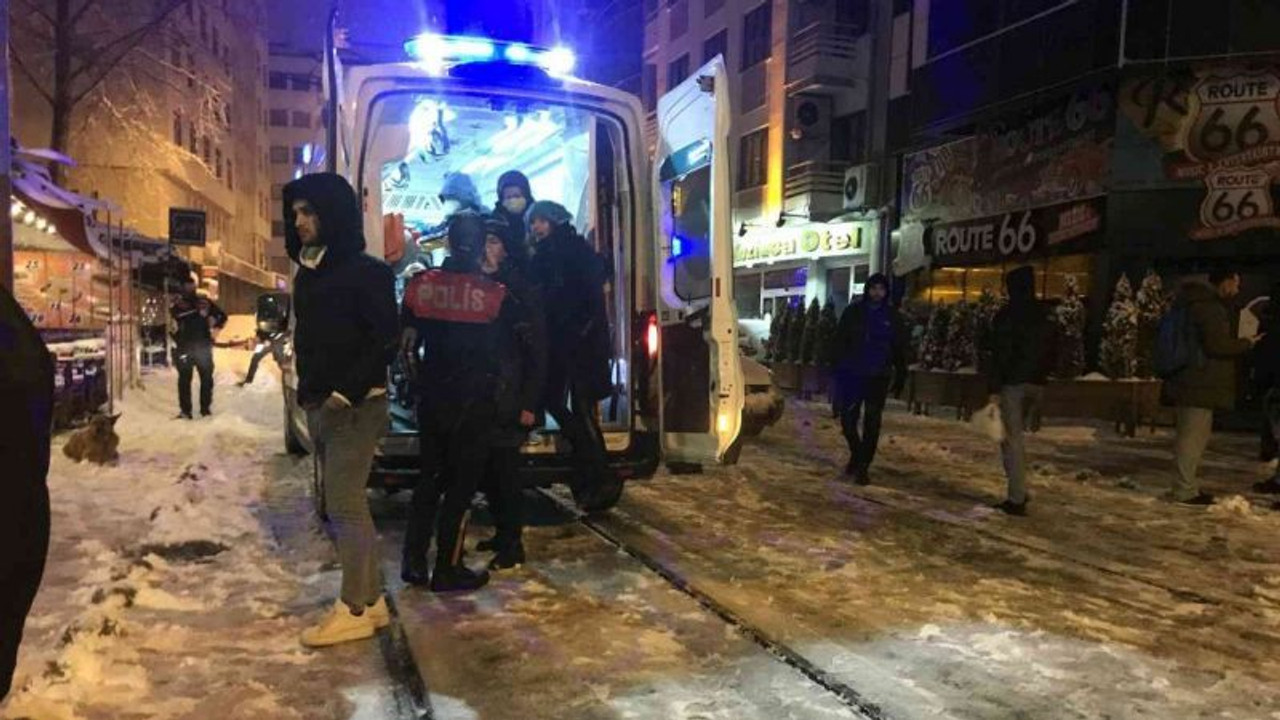 Eğlence mekanında bir kadını darp etti, dışarı atılınca dehşet saçtı