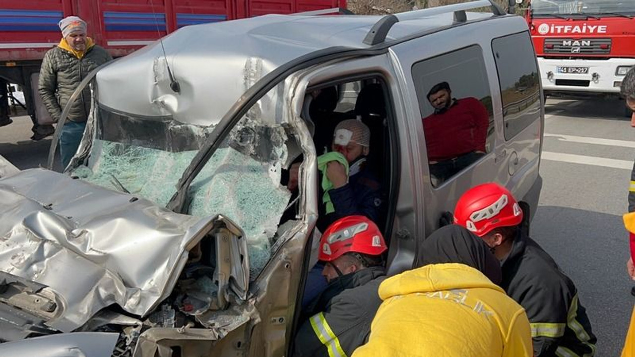 Tıra çarpan sürücü için SEFERBER OLDULAR