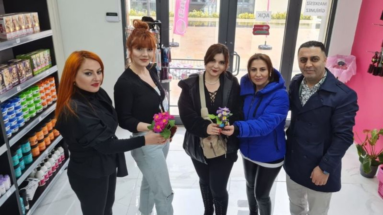 Polat’tan Körfezli kadınlara çiçek