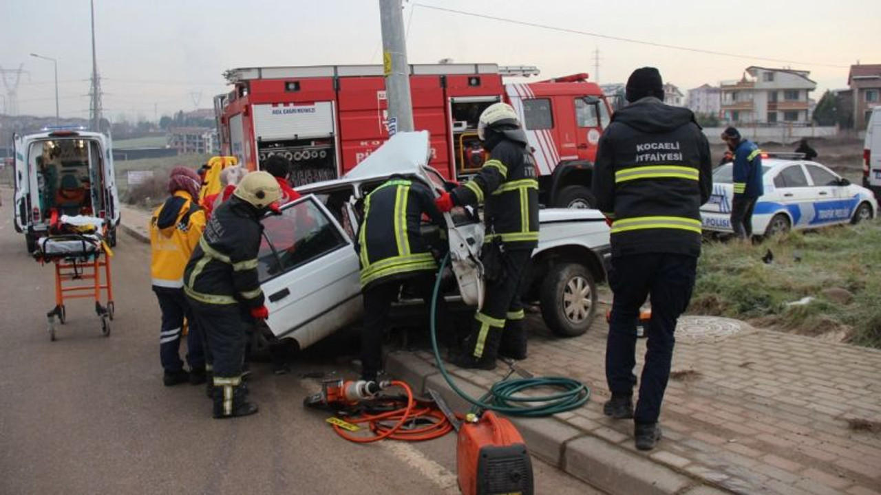 Sıkışan sürücüyü itfaiye kurtardı
