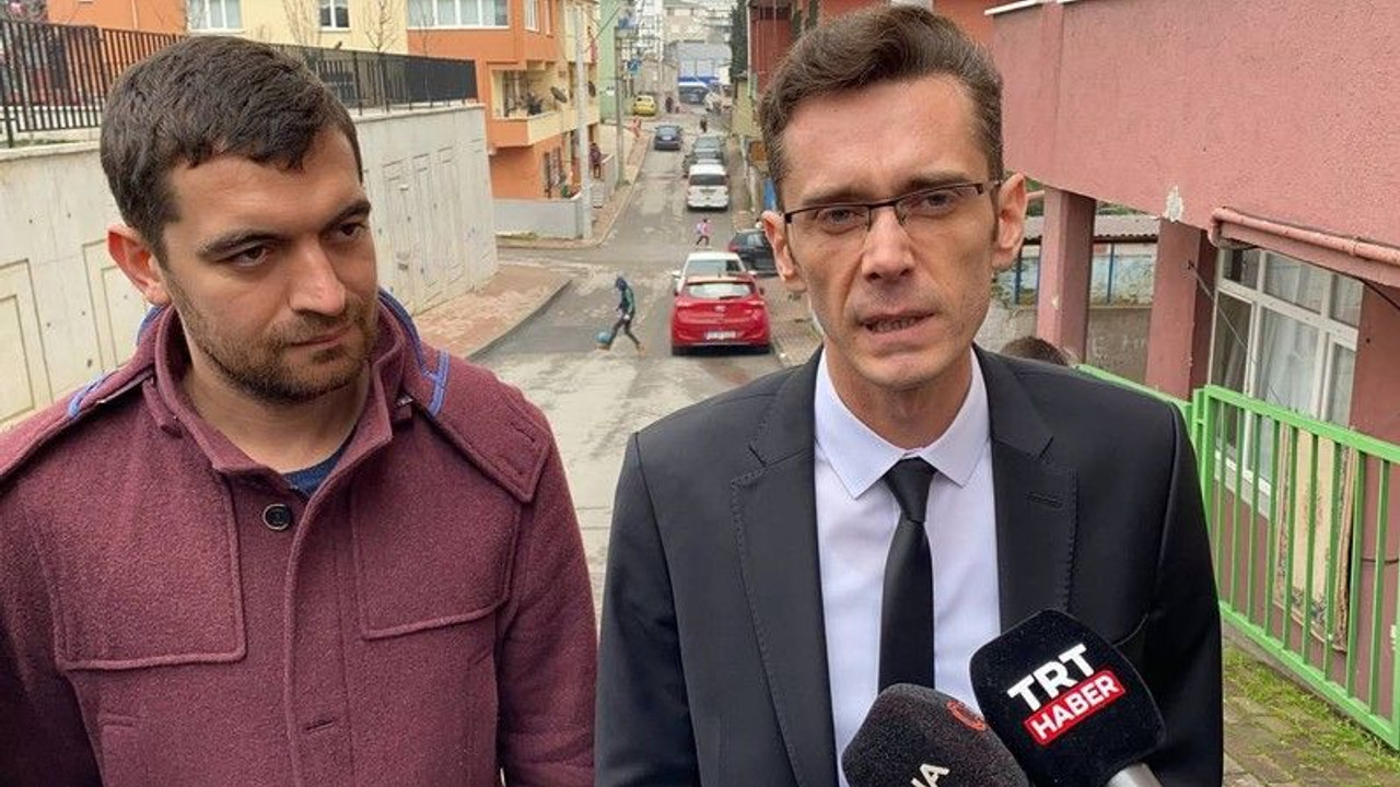Öğrencilerin gözü önünde öğretmenİ darp ettİ!