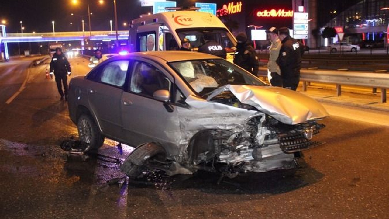 Kontrolden çıkarak bariyerlere girdi