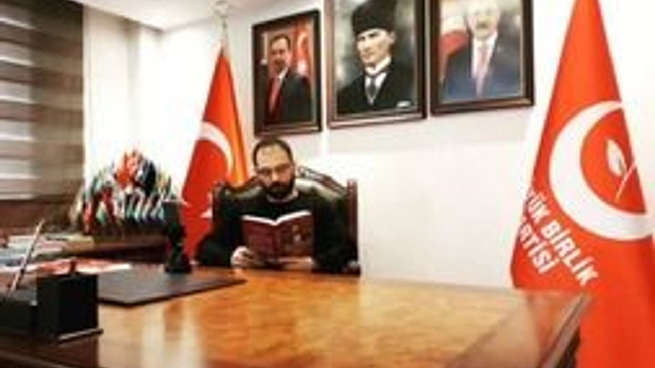 O başkan da REKLAM MODASINA UYDU!