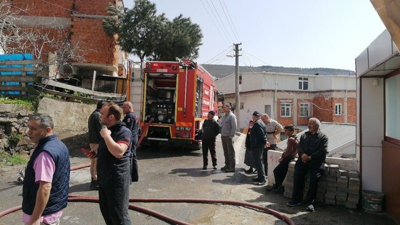 Yangın sebebiyle panik olan 2 kadın fenalaştı