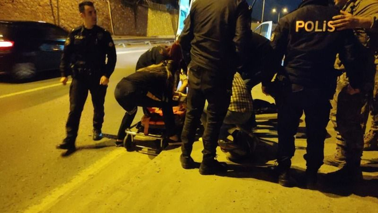 Kaldırıma çarpıp yola savruldu!