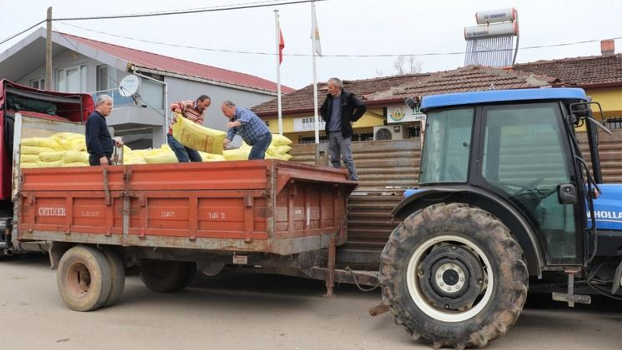 Çiftçilere gübre ve tohum dağıtımı başladı