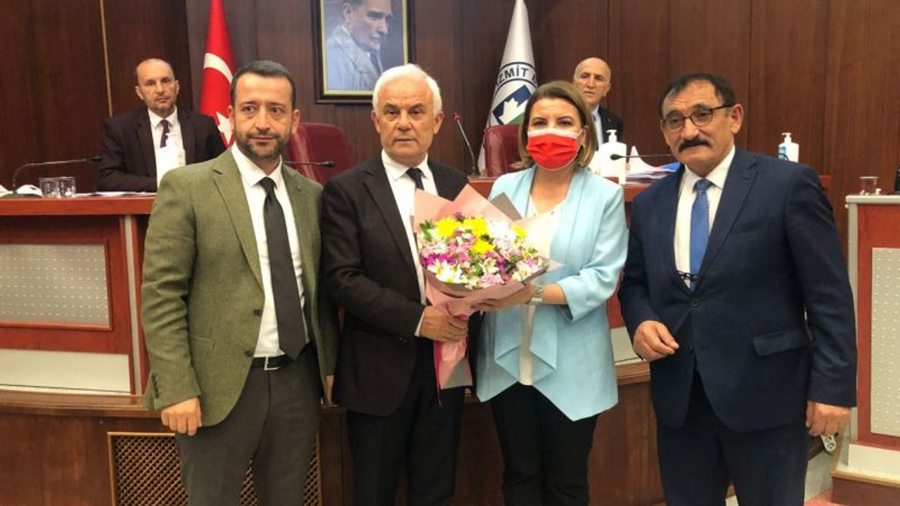 Meclis öncesi Hürriyet’e çiçek verdiler