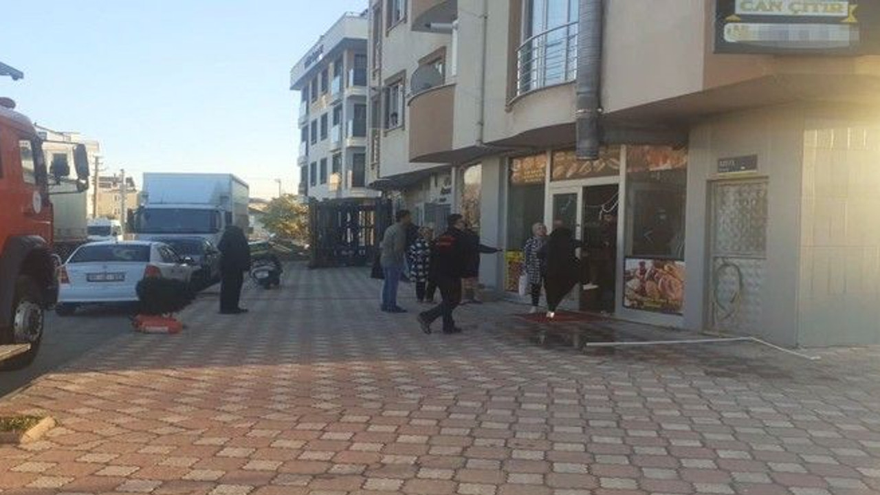 Dükkanı yanan iş yeri sahibine TEKME ATMAYA KALKTI