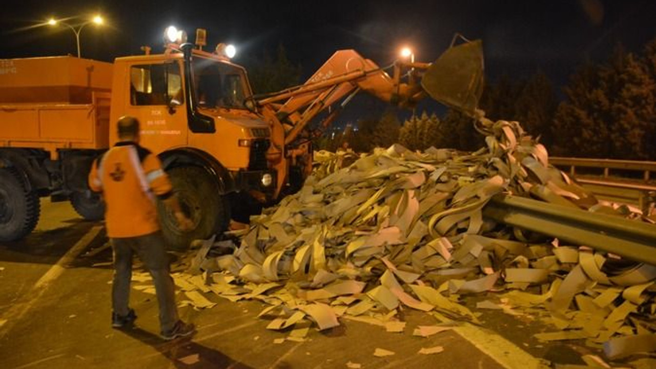 TEM’de iki tır kazaya karıştı, yol trafiğe kapandı