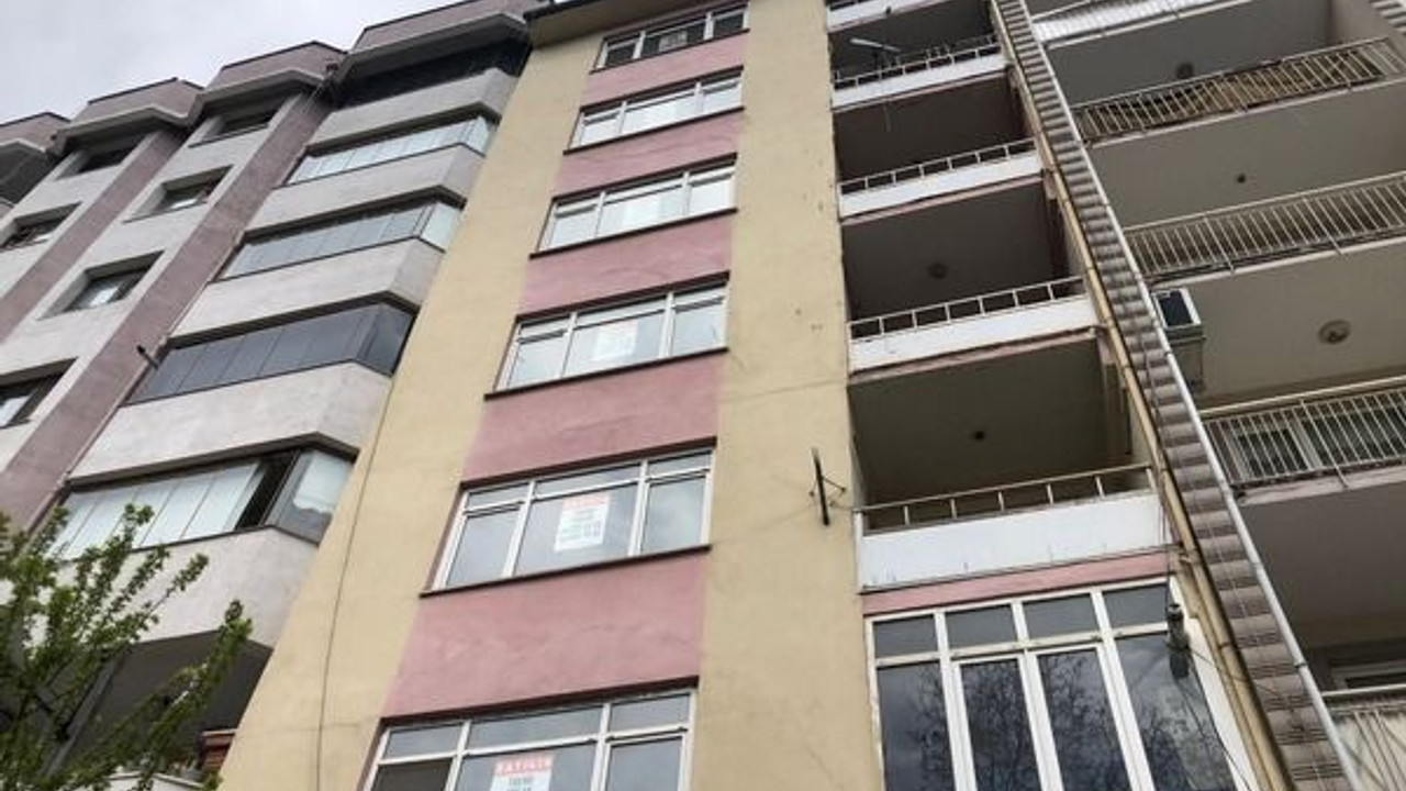 İzmit’te bomboş bina! Bakın değeri ne kadar?