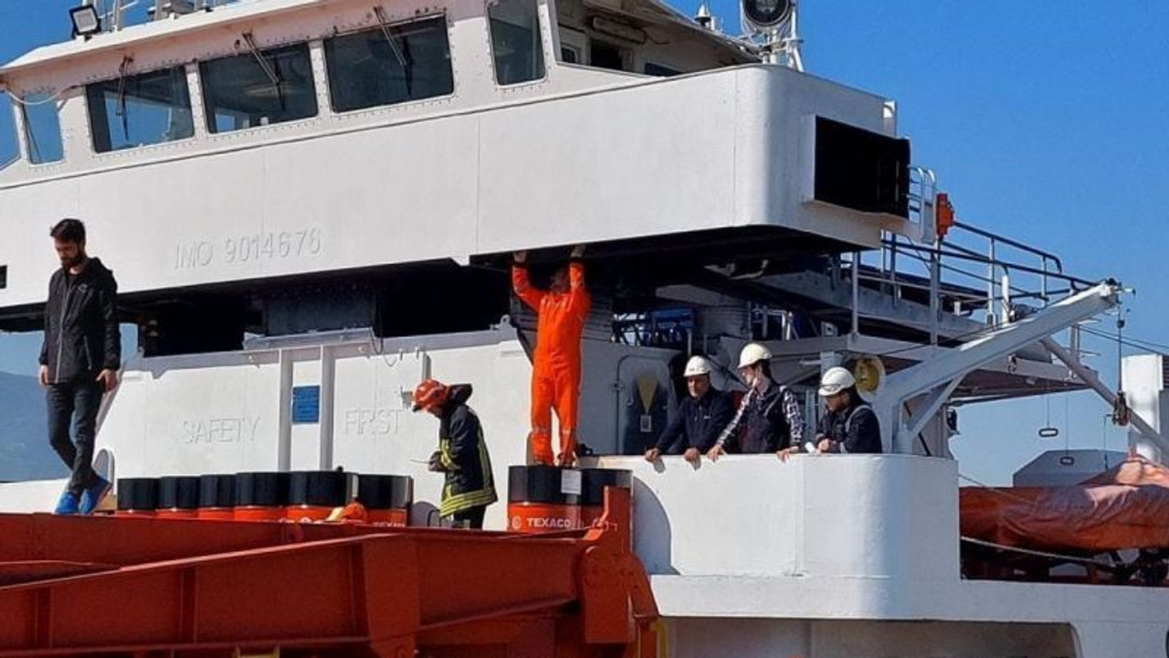 Beli tutulan gemi personeli itfaiye operasyonu ile kurtarıldı