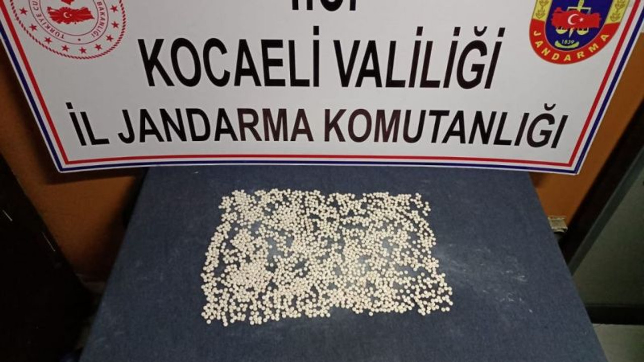 Durdurulan araçtan bin 827 uyuşturucu hap çıktı!