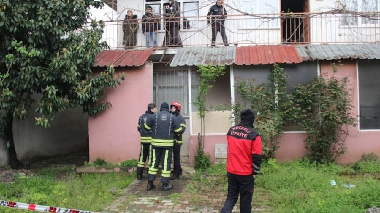 İki katlı evde yangın çıktı, YAŞLI ADAM HAYATINI KAYBETTİ