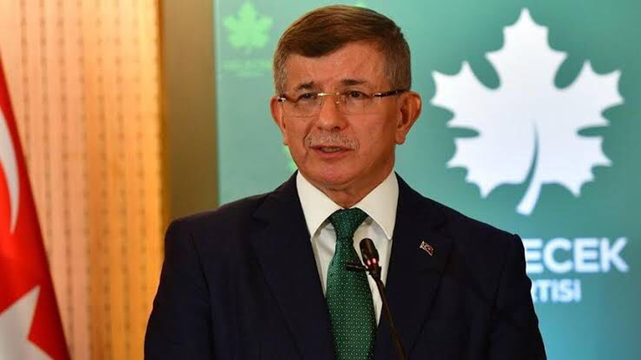 Davutoğlu Gülümse Kafe’ye geliyor