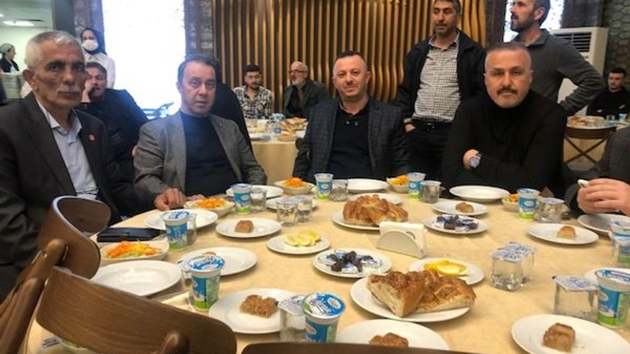MHP İzmit iftarda buluştu Salon doldu taştı