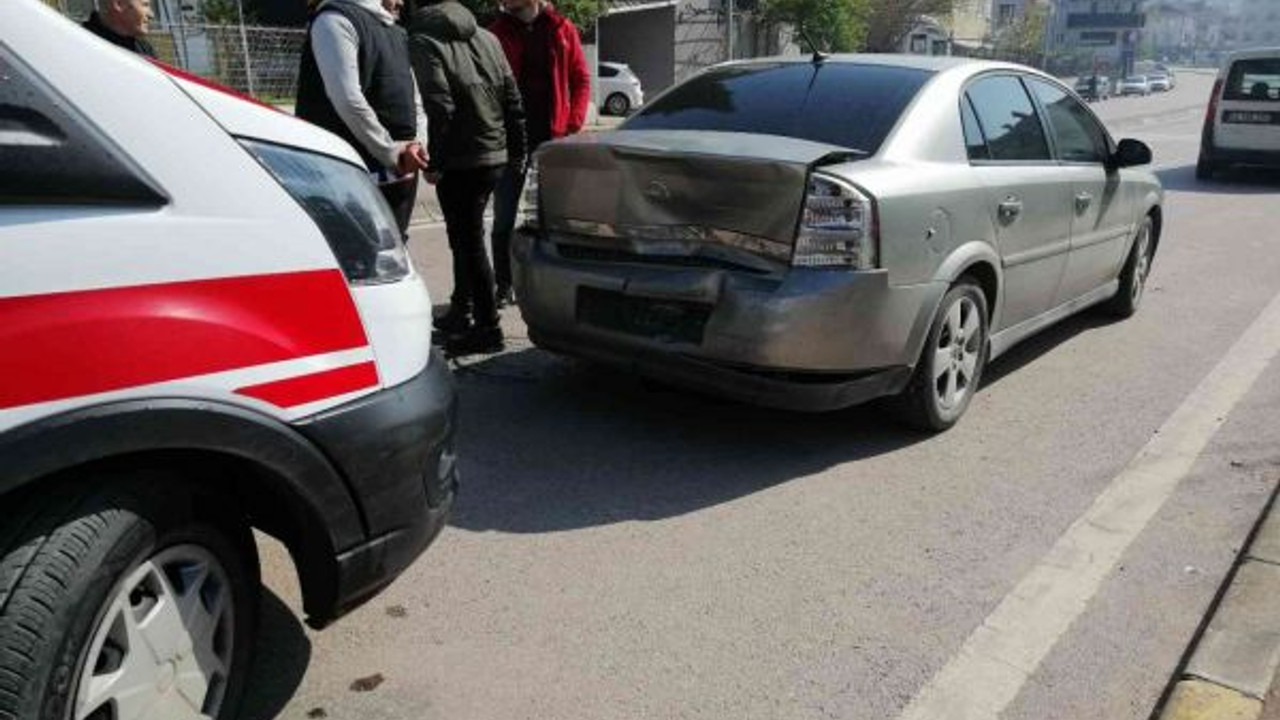 Fren lambası yanmayan otomobile arkadan çarptı