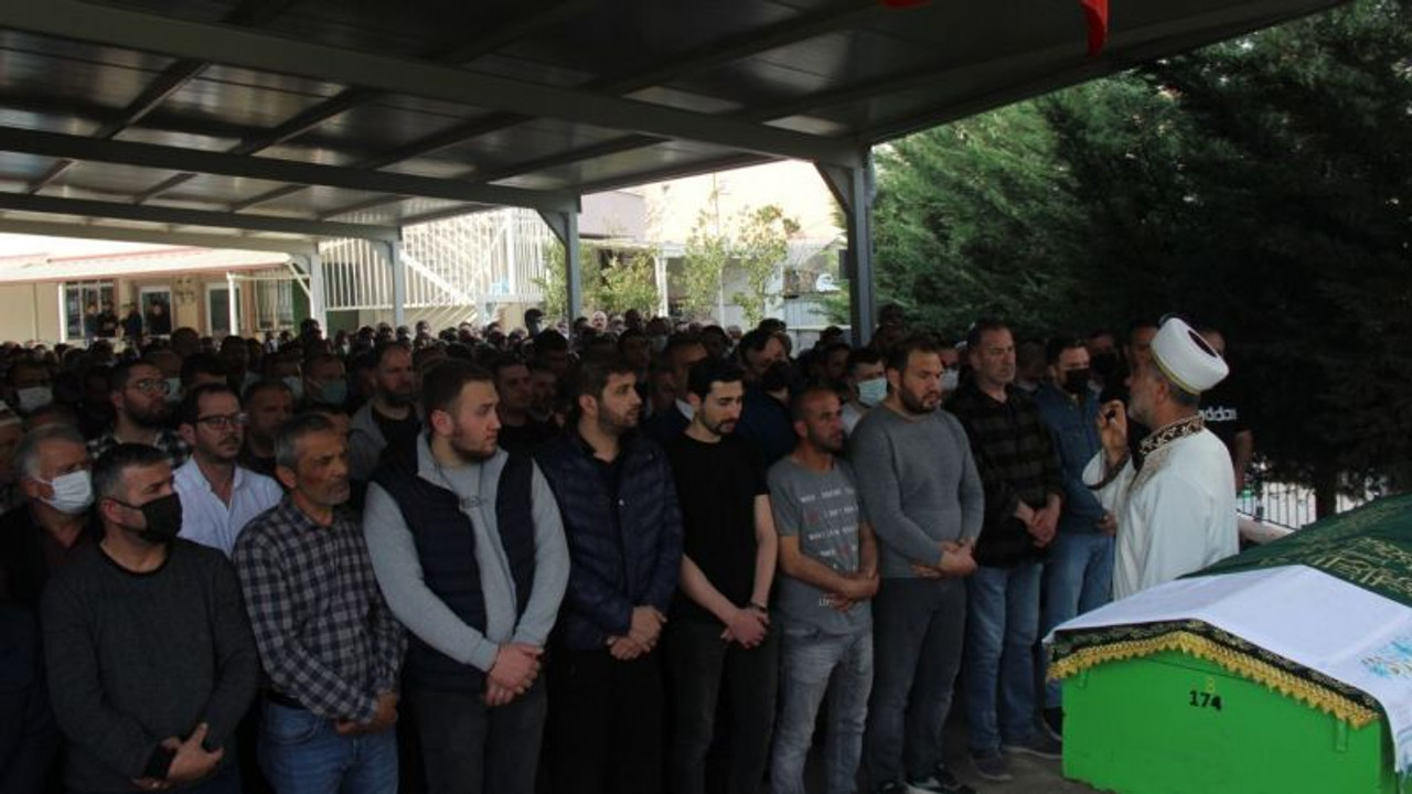 Feci kazada hayatını kaybeden 2 kişi toprağa verildi