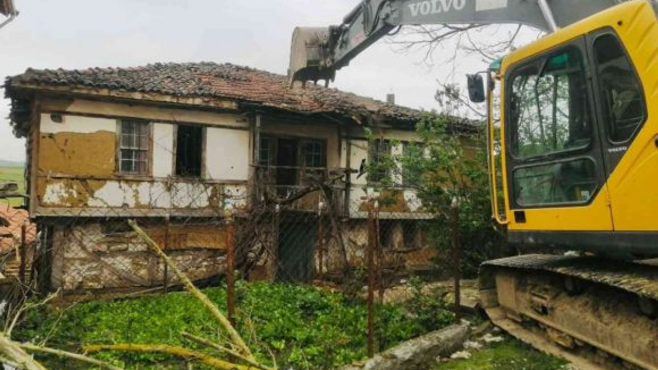 Körfez’de 6 orta hasarlı bina yıkıldı