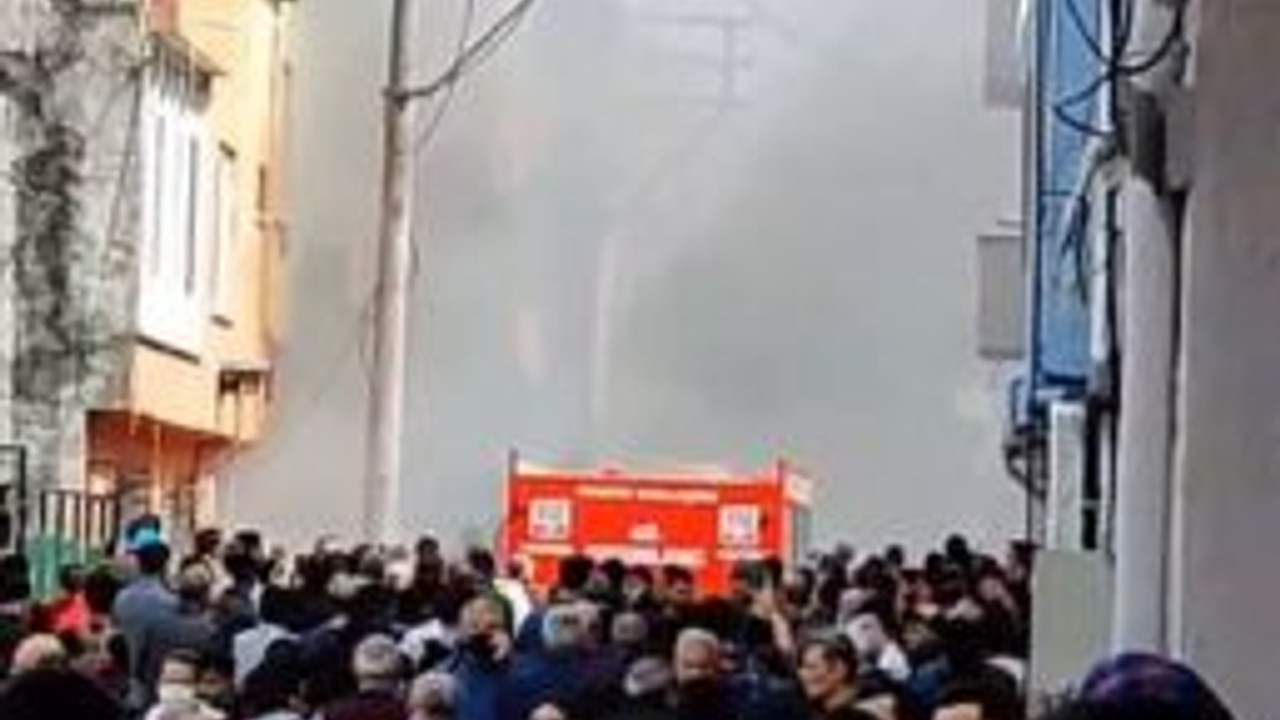 Bursa'da sokak ortasına uçak düştü!