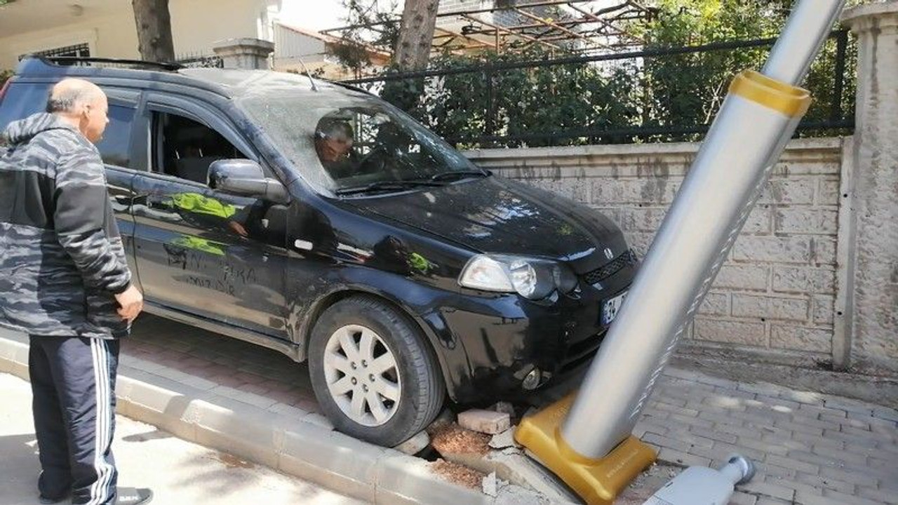 Panik yapan sürücü KAZAYA SEBEP OLDU