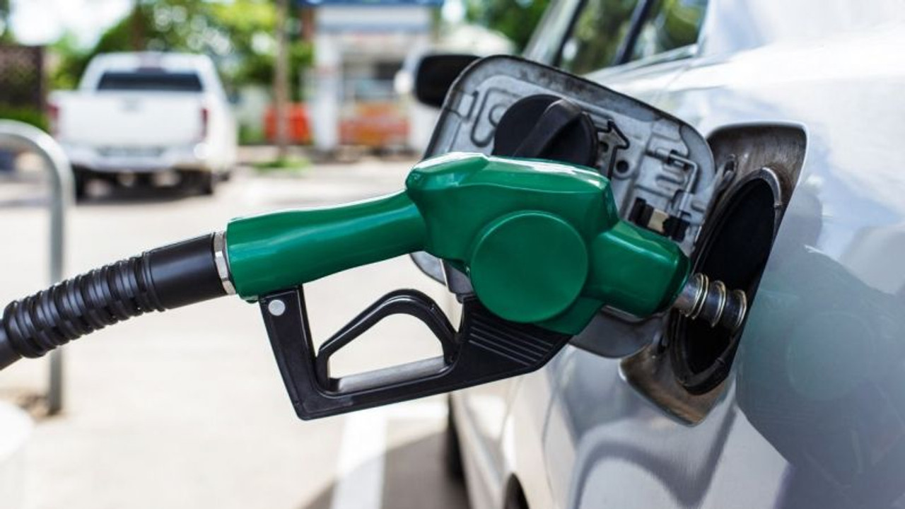 Benzin ve motorinde indirim vakti! Dünyada jet gibi düştü