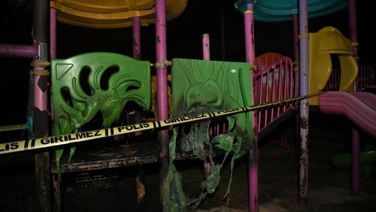 Vandallar Kartepe’de park yaktı!