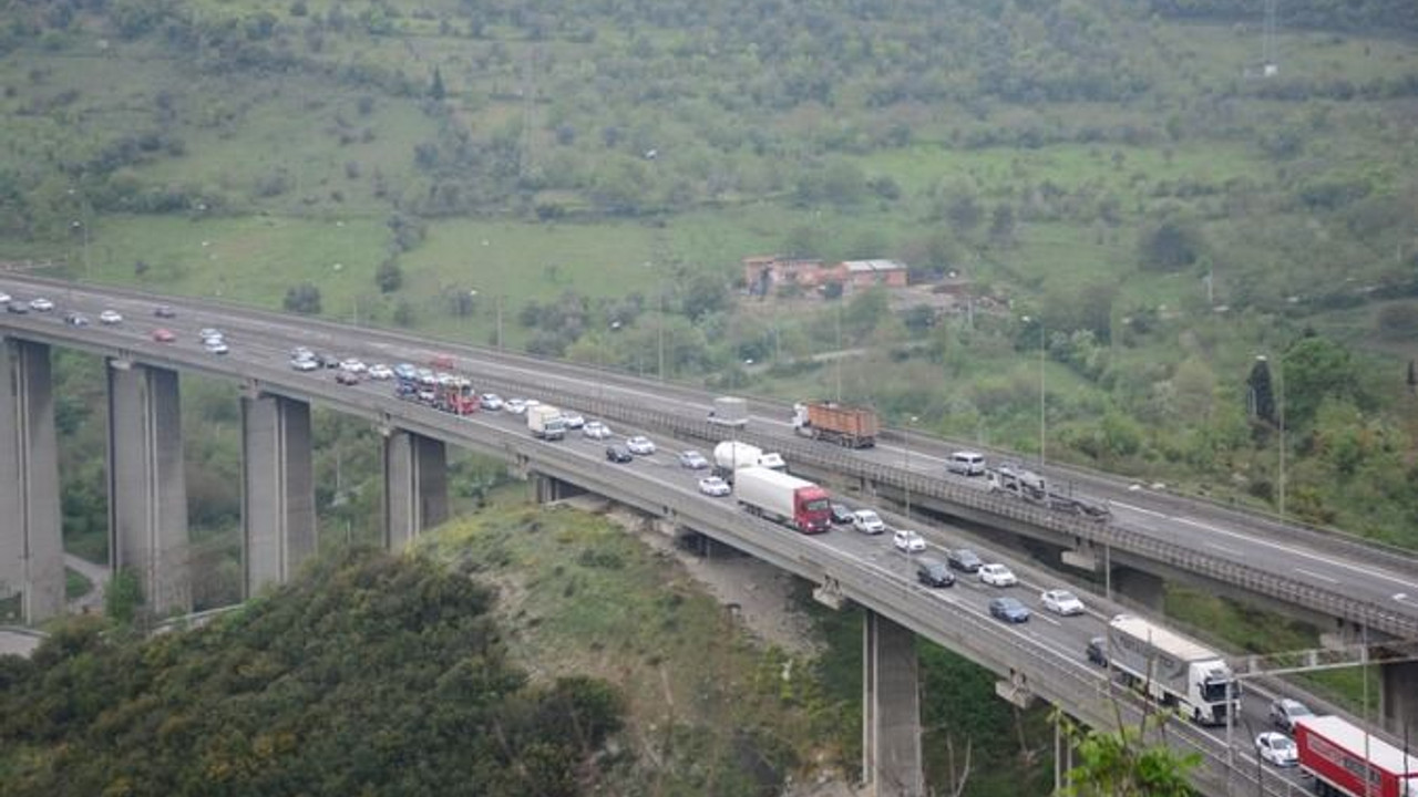 Viyadük ve rampalarda trafik yoğun