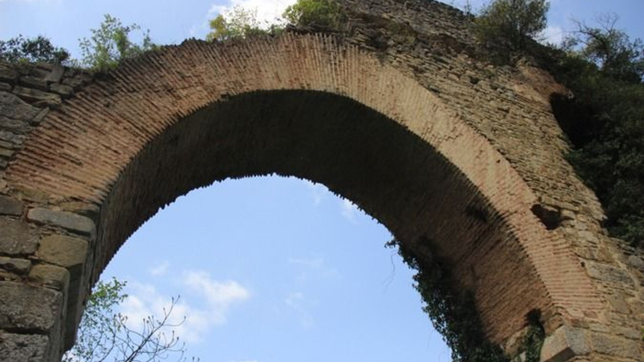 Asırlara direndi, bakımsızlığa teslim oldu
