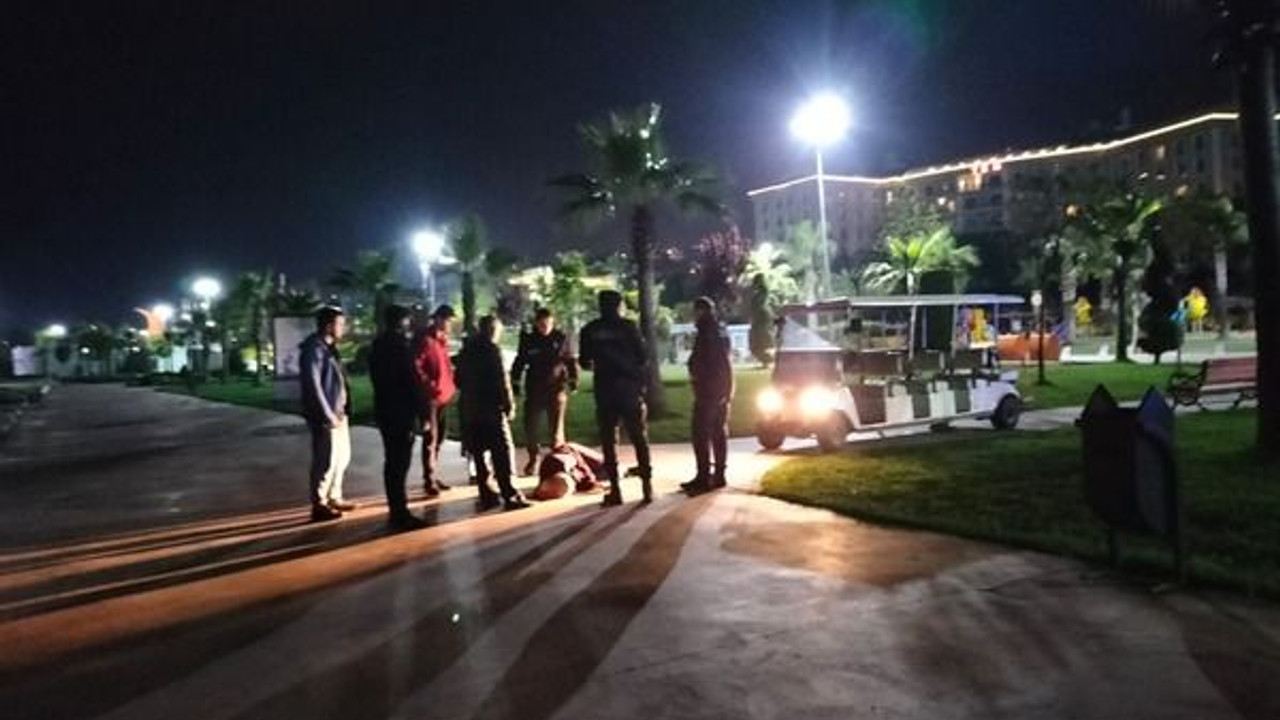 Yaşlı kadın kayalıklardan denize atlamak istedi!