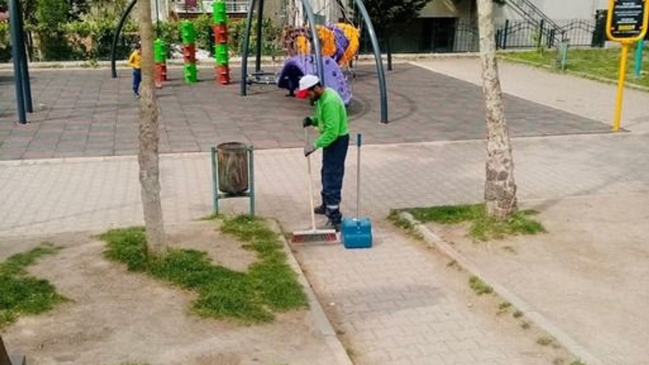 Körfez’de parkların bakımı gerçekleştiriliyor